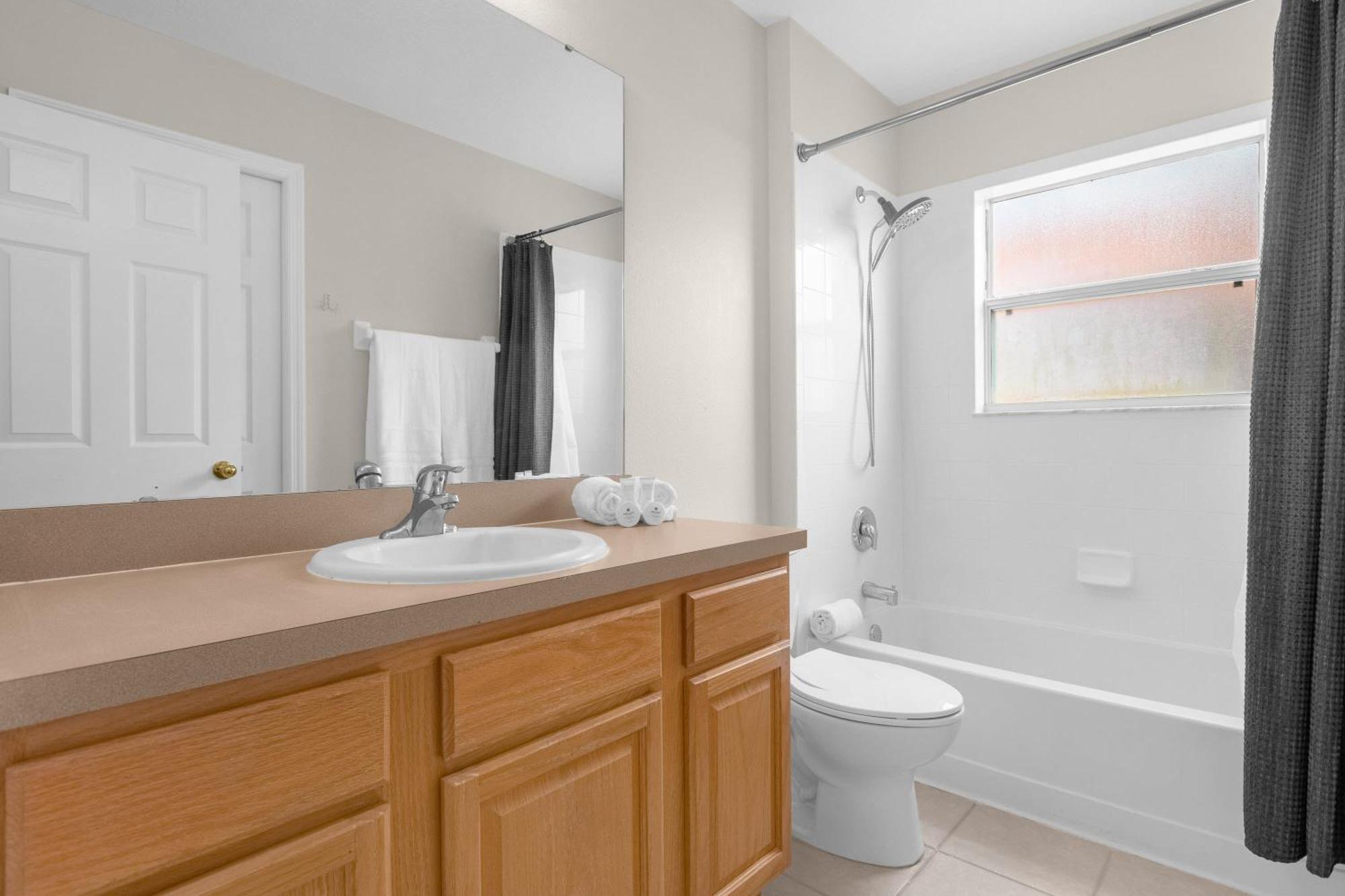 Large Spacious Home W Private Pool & Hot Tub Davenport Esterno foto