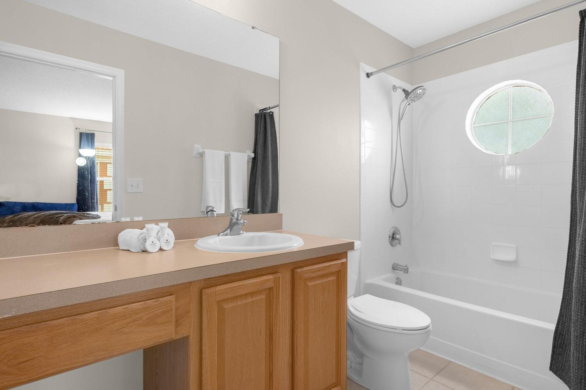 Large Spacious Home W Private Pool & Hot Tub Davenport Esterno foto