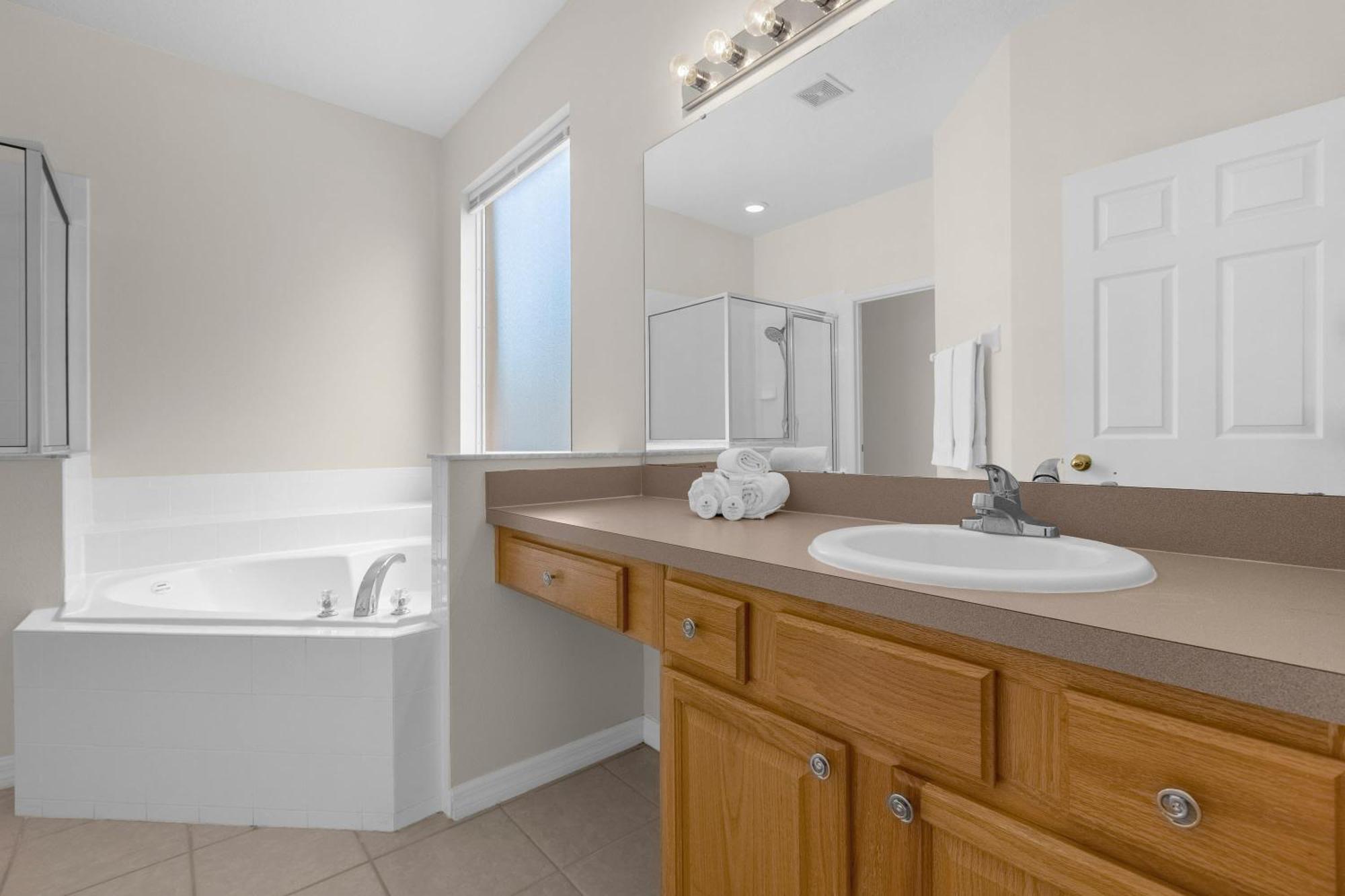 Large Spacious Home W Private Pool & Hot Tub Davenport Esterno foto