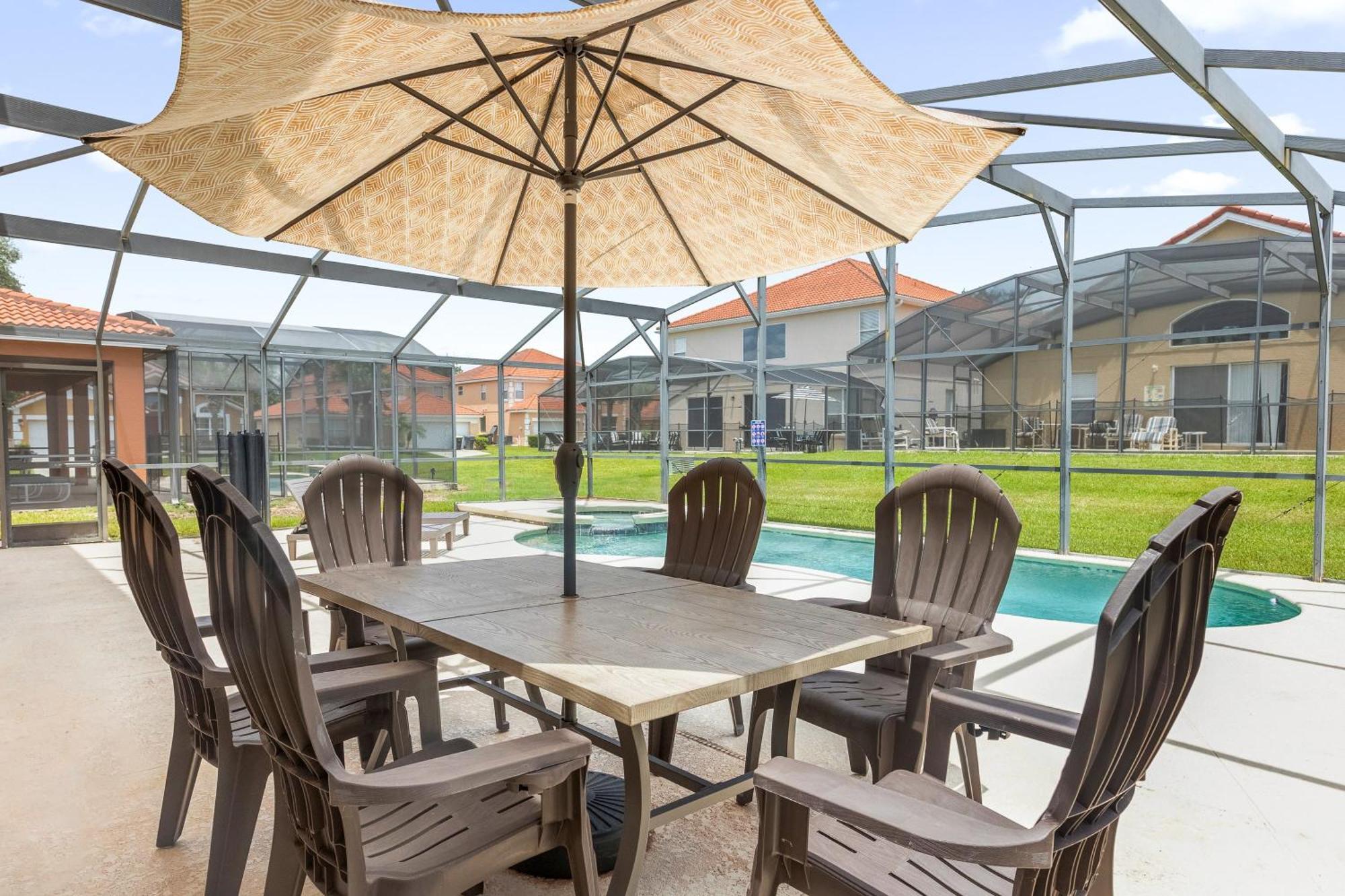 Large Spacious Home W Private Pool & Hot Tub Davenport Esterno foto